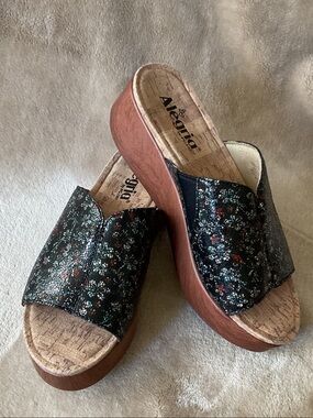 Alegria Black Floral Platform Clog Sandals Size 38
